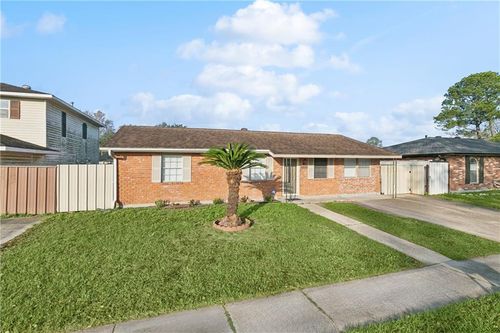 2416 Bobwhite Dr, Saint Bernard, LA, 70085-5606 | Card Image