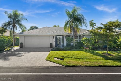 945 Moon Lake Dr, NAPLES, FL, 34104-6604 | Card Image