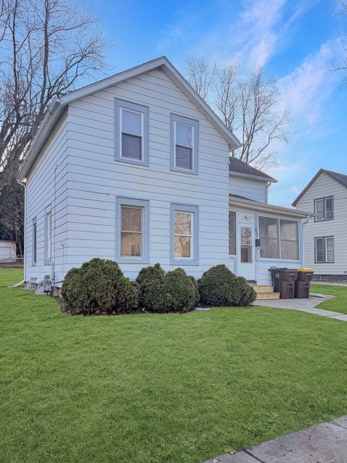 827 E Garden St, Freeport, IL, 61032-5724 | Card Image