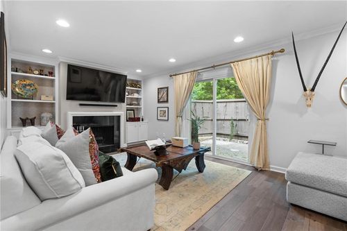 33 Ivy Trl Ne, Atlanta, GA, 30342-4200 | Card Image