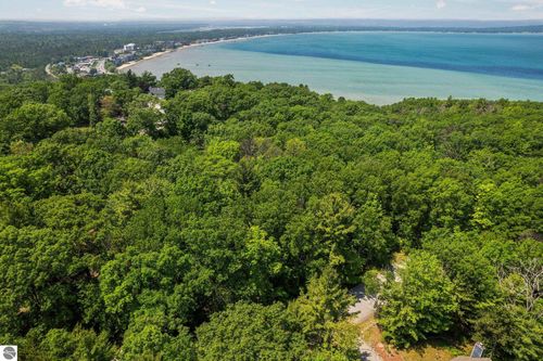 4513 Weathering Heights Rd, Traverse City, MI, 49686-3849 | Card Image