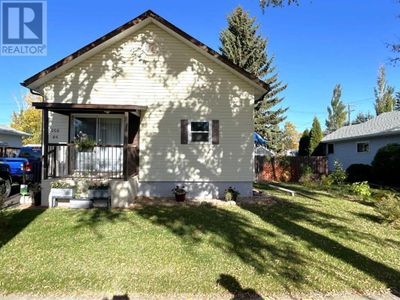 5005 46 Ave, House other with 2 bedrooms, 2 bathrooms and 5 parking in Forestburg AB | Image 2