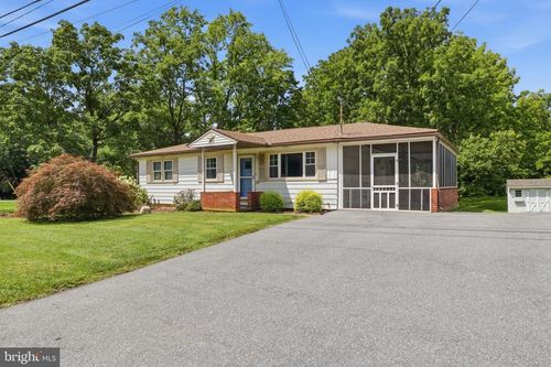 498 Middletown Rd, Hummelstown, PA, 17036-8813 | Card Image