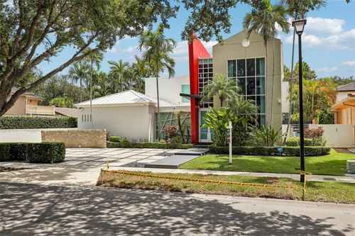 16581 Nw 84th Ave, Miami Lakes, FL, 33016-6143 | Card Image