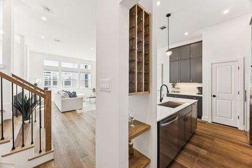 c-2125 Hoskins Dr, Houston, TX, 77080-5421 | Card Image