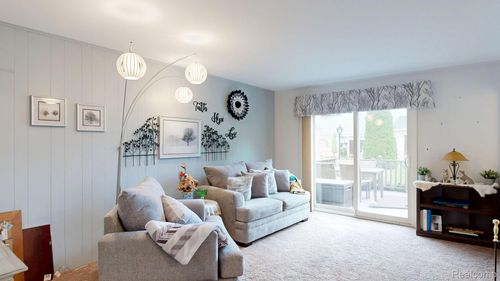 525 Parke Ct, Grand Blanc, MI, 48439-1552 | Card Image