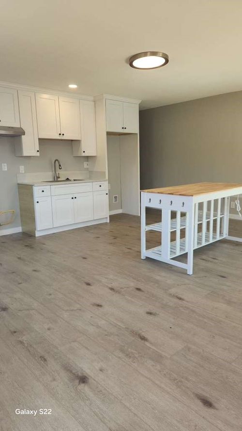 8818 Chester St, Paramount, CA, 90723-4614 | Card Image