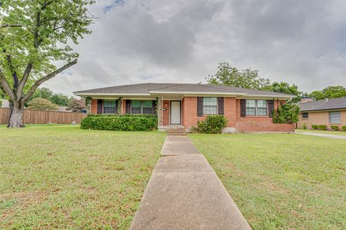 825 Branch Dr, Garland, TX, 75041-4414 | Card Image