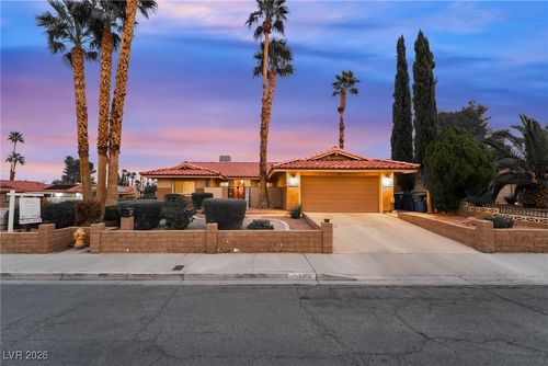 3814 Edmond St, Las Vegas, NV, 89103-2413 | Card Image