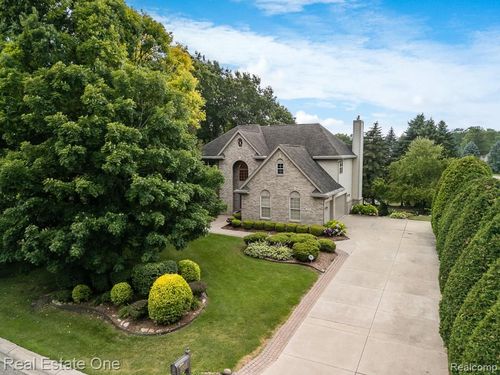 3515 Discus Ct, Lake Orion, MI, 48360-2497 | Card Image