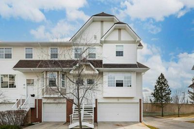 39 Tuscany Springs Gdns Nw, Townhouse with 2 bedrooms, 2 bathrooms and 4 parking in Calgary AB | Image 1