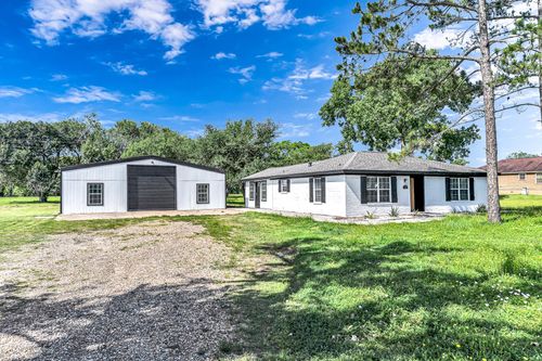 215 Little Dogie Rd, Wallis, TX, 77485-8736 | Card Image