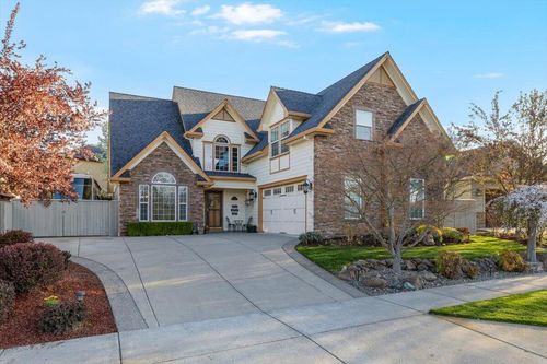 3773 Creek View Dr, Medford, OR, 97504-9125 | Card Image