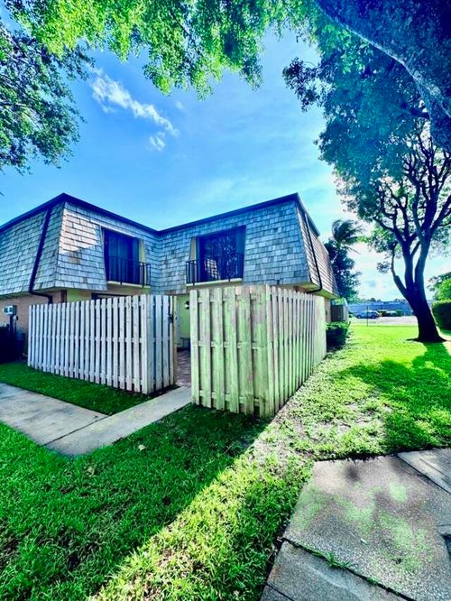 331 Lake Arbor Dr, Palm Springs, FL, 33461-2109 | Card Image