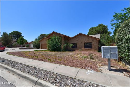 712 Rena Mae Ct, Las Cruces, NM, 88005-0909 | Card Image