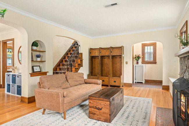 Gorgeous hardwood floors throughout | Image 8