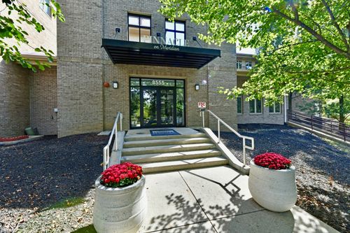 apt-212-8555 One West Dr, Indianapolis, IN, 46260-5393 | Card Image