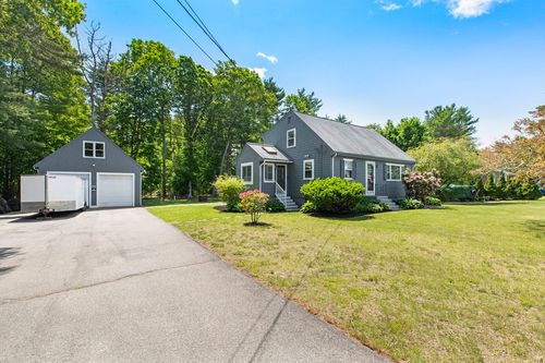 7 Cornish St, Carver, MA, 02330-1315 | Card Image