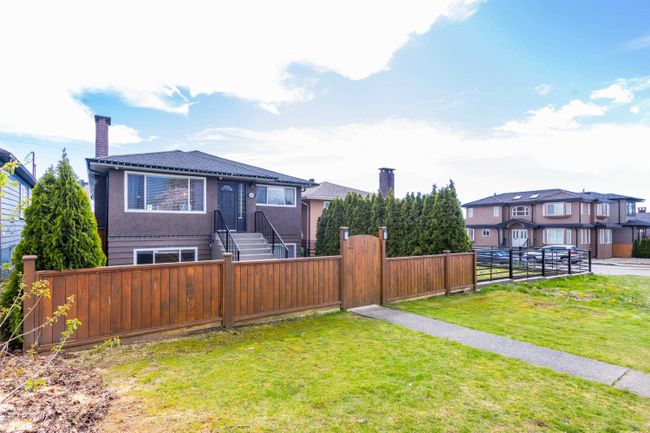 4608 Union Street, House other with 6 bedrooms, 2 bathrooms and 4 parking in Burnaby BC | Image 2