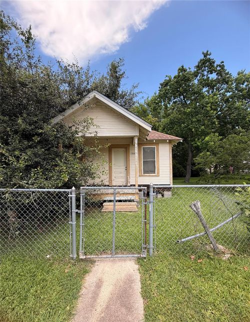 1508 Elm St, Baytown, TX, 77520-6811 | Card Image
