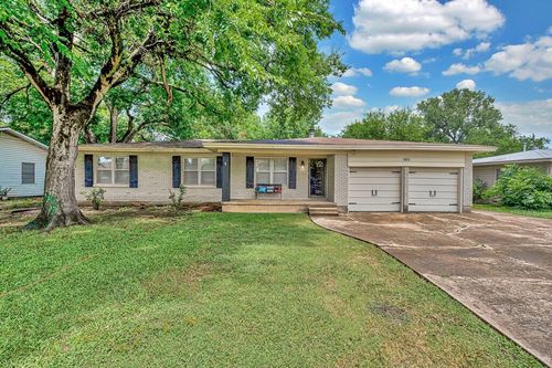 145 Darden Dr, Robinson, TX, 76706-4631 | Card Image