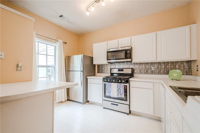 3746 Berkeley Xing, Townhouse with 2 bedrooms, 3 bathrooms and 2 parking in Duluth GA | Image 11