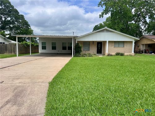608 W Thomas St, Cuero, TX, 77954-3468 | Card Image