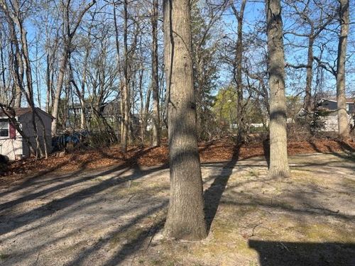 666 Gillette Ave, Bayport, NY, 11705-1511 | Card Image