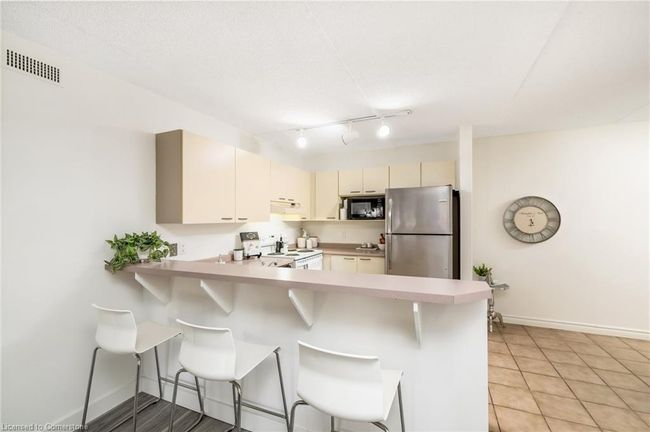 212 - 2030 Cleaver Ave, House attached with 2 bedrooms, 1 bathrooms and 1 parking in Burlington ON | Image 6
