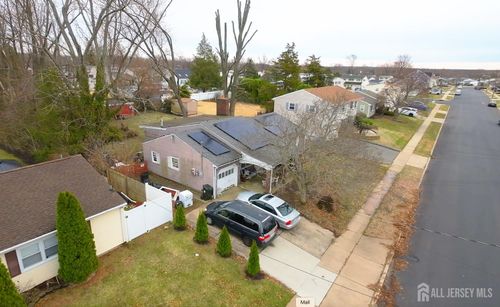 18 Grace Dr, Old Bridge, NJ, 08857-2516 | Card Image