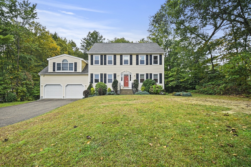 Michelle Ln, North Oxford, MA 01537
