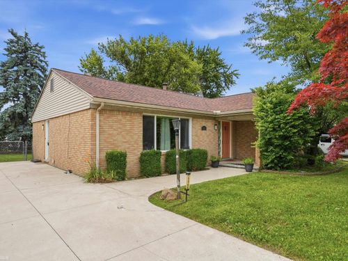 15861 Coral Ave, Clinton Township, MI, 48035-2114 | Card Image
