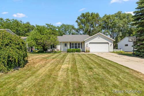 3889 Pebblefield Dr, Hudsonville, MI, 49426-9055 | Card Image