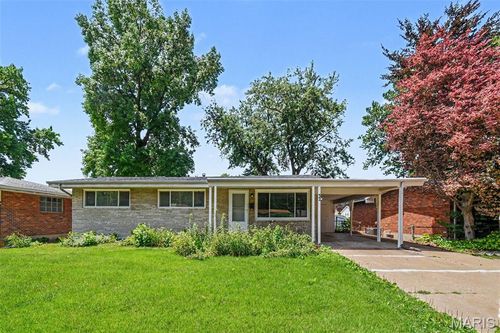 32 Queen Ann Dr, Hazelwood, MO, 63042-3550 | Card Image
