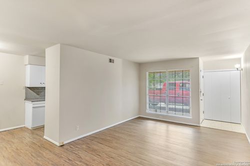 2730 Nacogdoches Rd, San Antonio, TX, 78217-5865 | Card Image