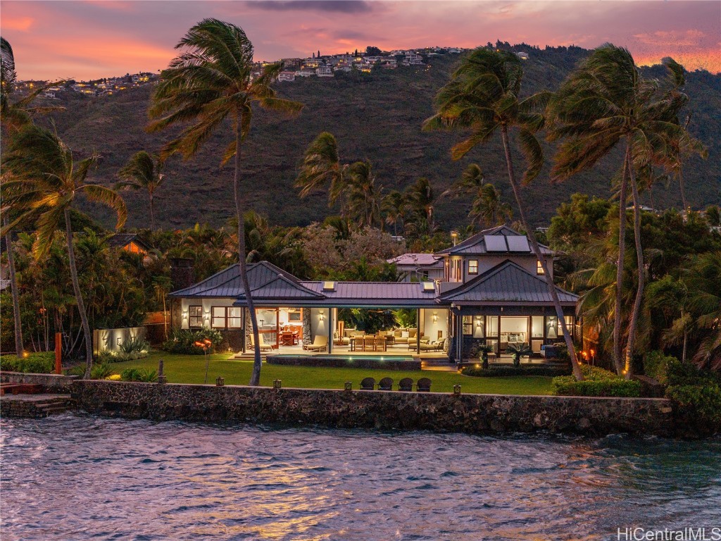 Niuiki Cir, Honolulu, HI 96821