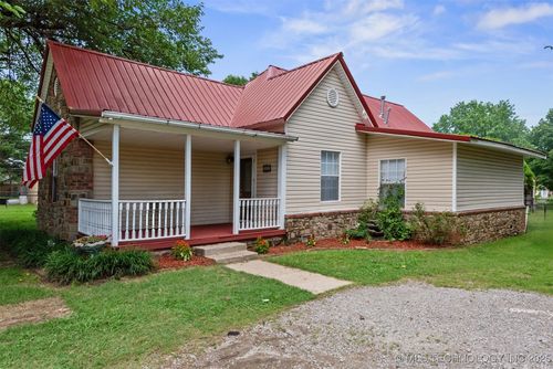 908 N Jefferson Ave, Wagoner, OK, 74467-2826 | Card Image