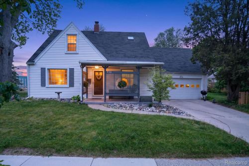 338 Kensington Road, Lansing, MI, 48910 | Card Image