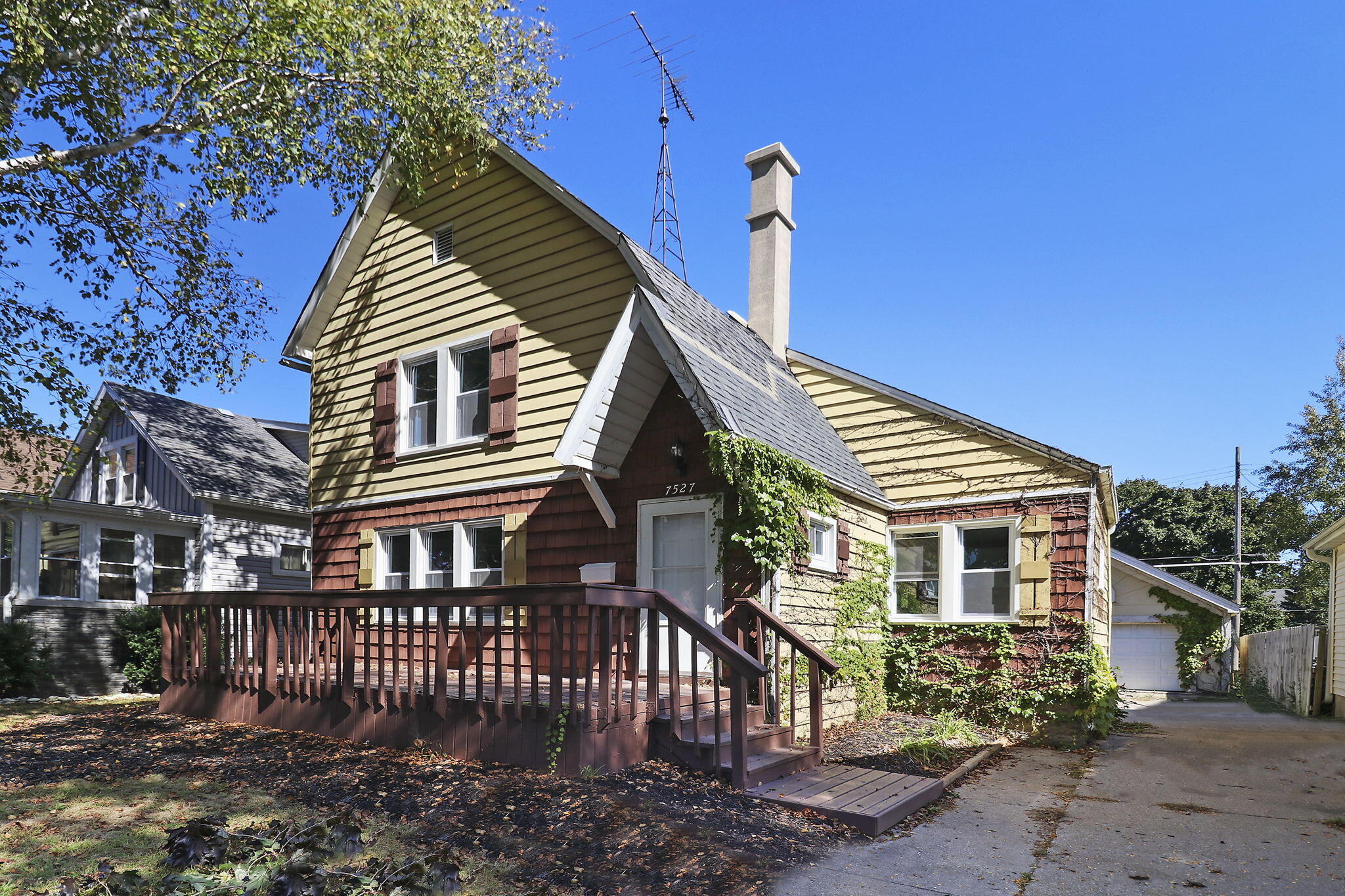 5th Ave, Kenosha, WI 53143