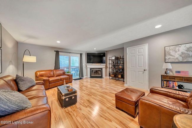 5503 Forest Lake Dr, Condo with 2 bedrooms, 3 bathrooms and null parking in Prospect KY | Image 8