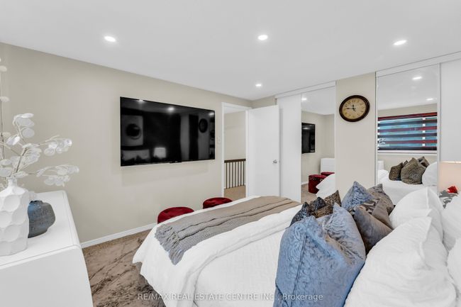 22 Fanshawe Dr, House attached with 4 bedrooms, 3 bathrooms and 2 parking in Brampton ON | Image 16