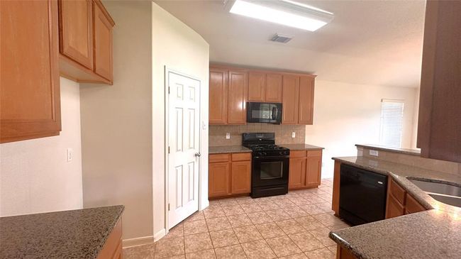 Kitchen | Image 14