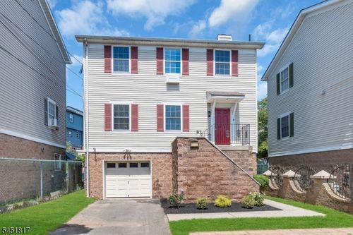 81 Crane St, Newark, NJ, 07104-2542 | Card Image