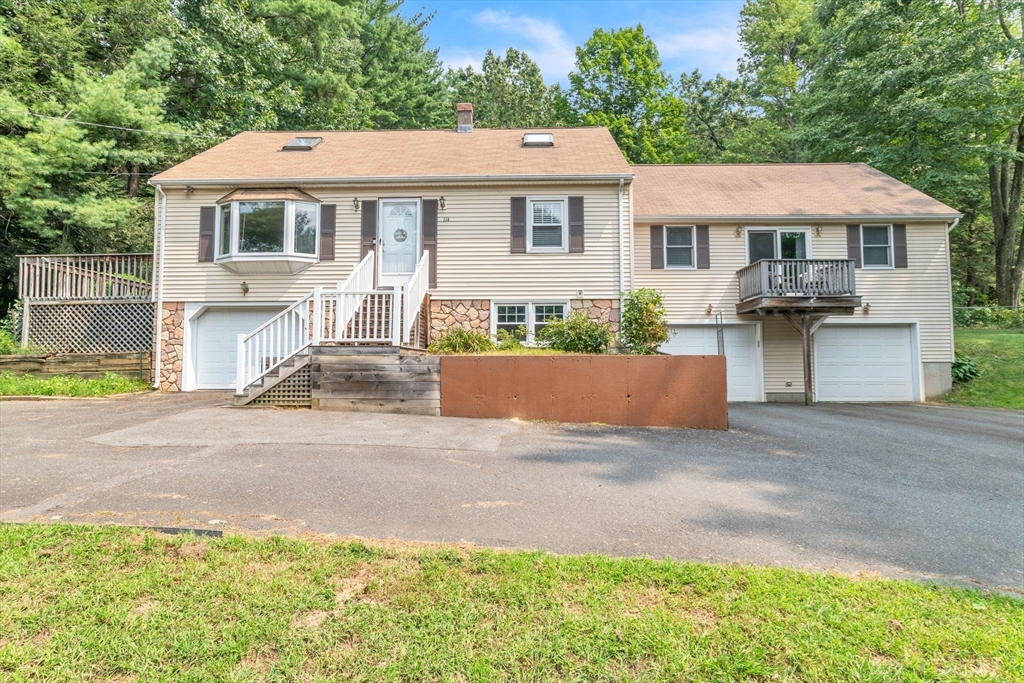 Loomis St, Southwick, MA 01077