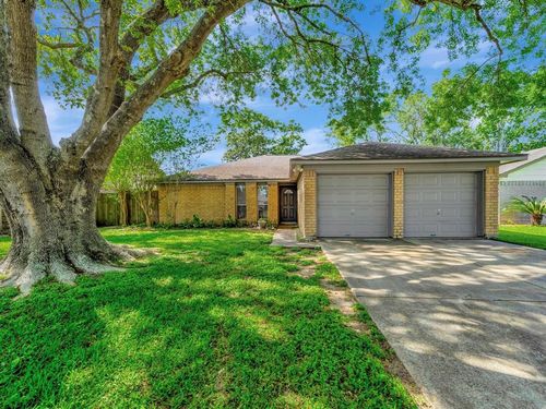 403 Elder Vista Dr, Webster, TX, 77598-2510 | Card Image