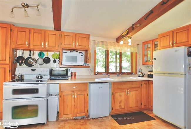9717 Highway 118, House other with 2 bedrooms, 2 bathrooms and 8 parking in Algonquin Highlands ON | Image 10