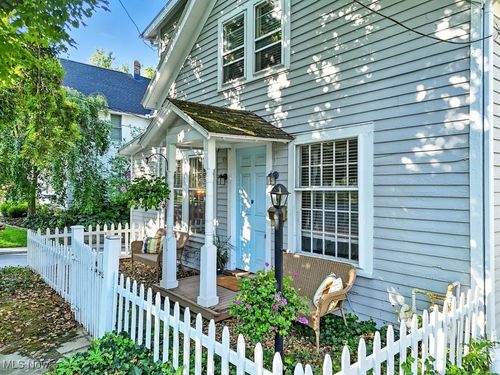 122 S Main St, Chagrin Falls, OH, 44022-3220 | Card Image