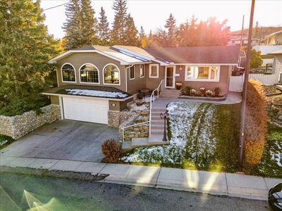 7403 Hunterhaven Pl Nw, House other with 4 bedrooms, 2 bathrooms and 6 parking in Calgary AB | Image 2