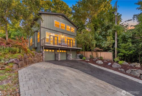 2320 12th Ave S, Seattle, WA, 98144-5002 | Card Image