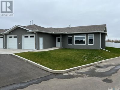 2330 Morsky Dr, Home with 2 bedrooms, 2 bathrooms and null parking in Estevan SK | Image 1